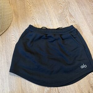ALO Yoga Black accolade skirt